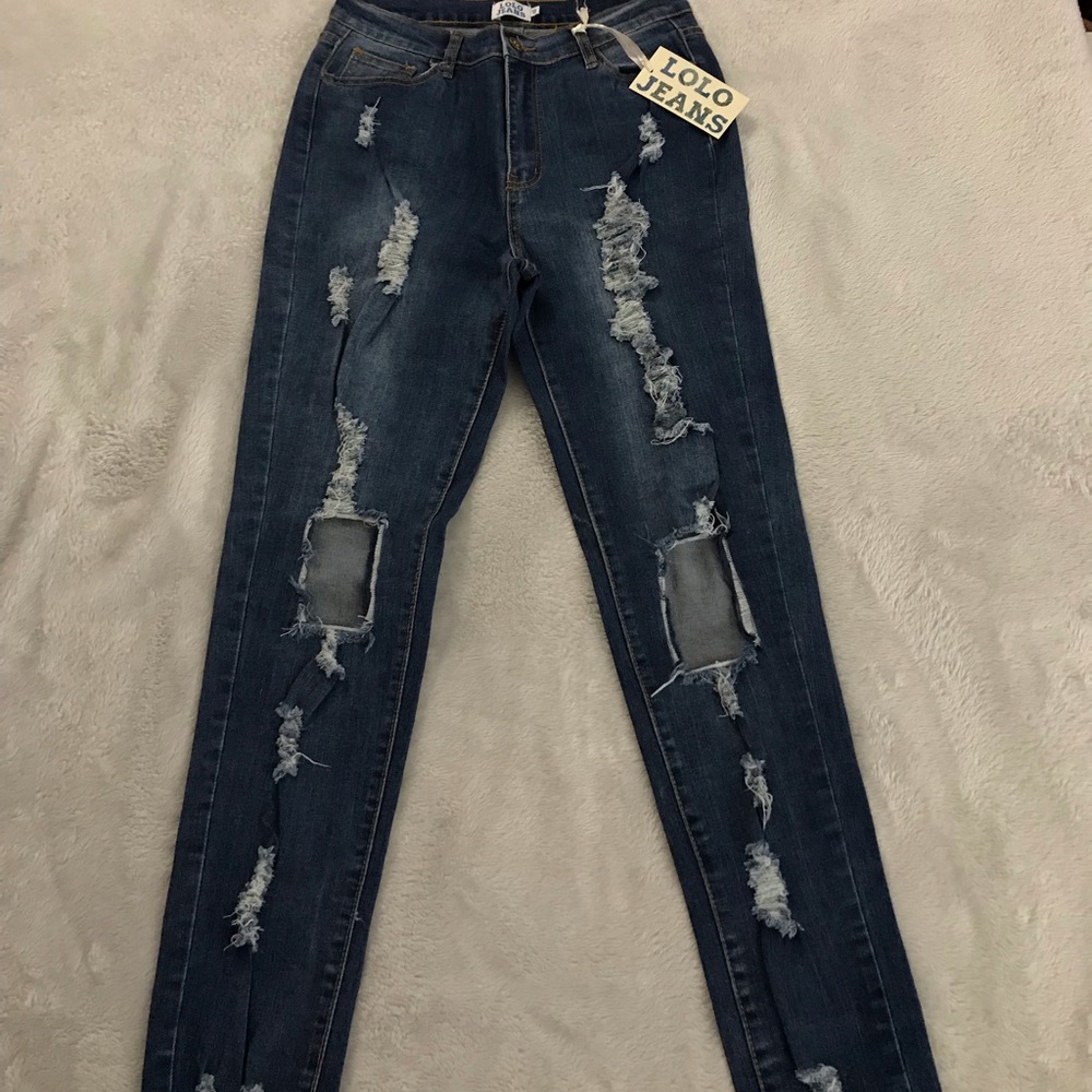 Very distressed denim skinny jeans